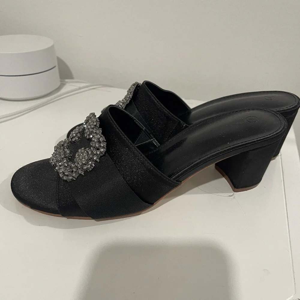 SHOES - Picture 4 of 5